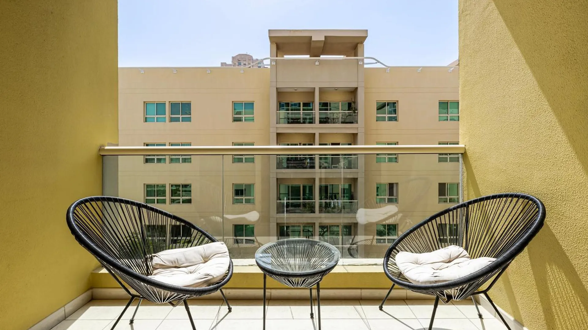 Classy 1 Bedroom In The Greens Courtyard View Dubai United Arab Emirates