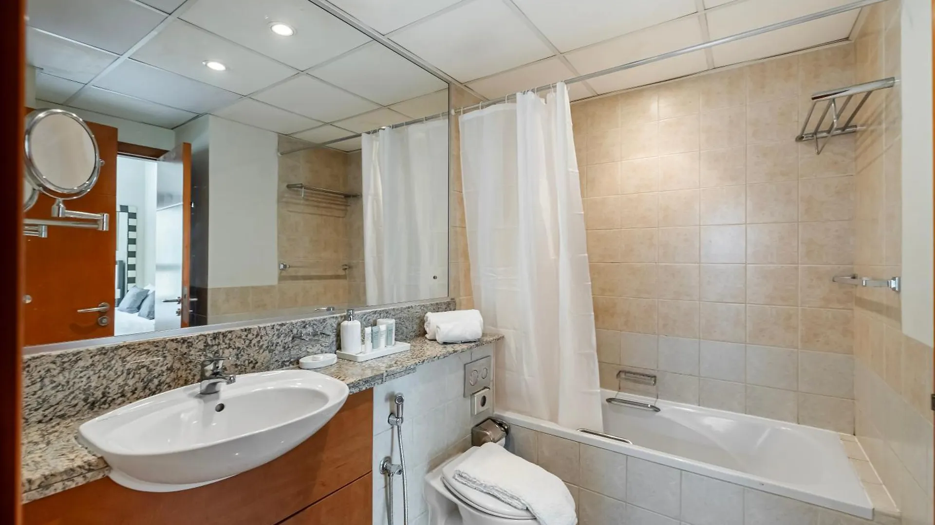 Apartment Classy 1 Bedroom In The Greens Courtyard View Dubai
