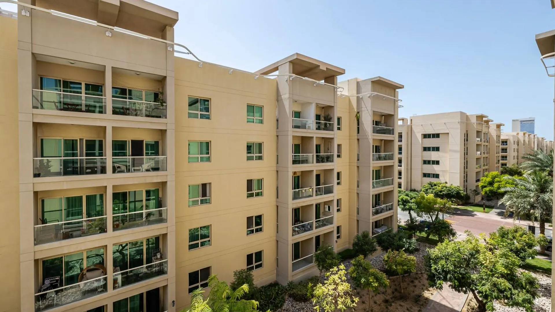 Classy 1 Bedroom In The Greens Courtyard View Dubai United Arab Emirates