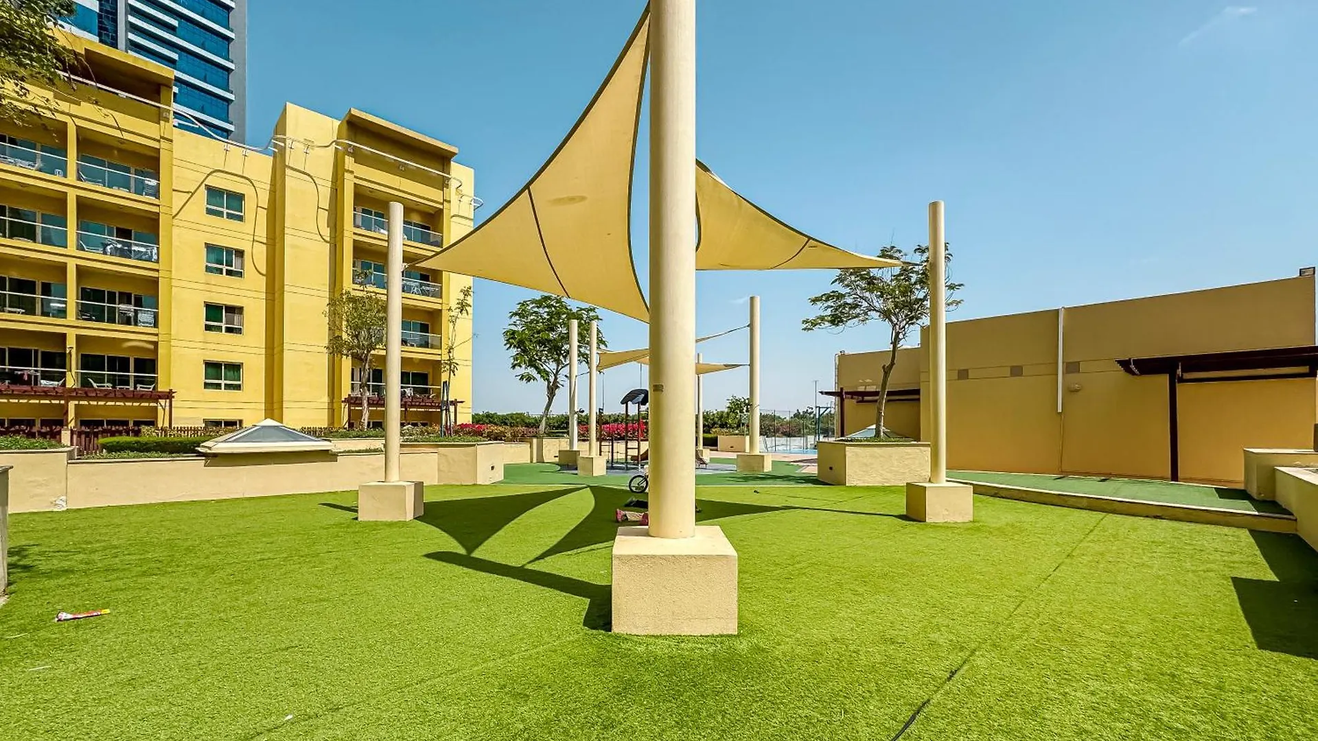 Classy 1 Bedroom In The Greens Courtyard View Dubai Apartment