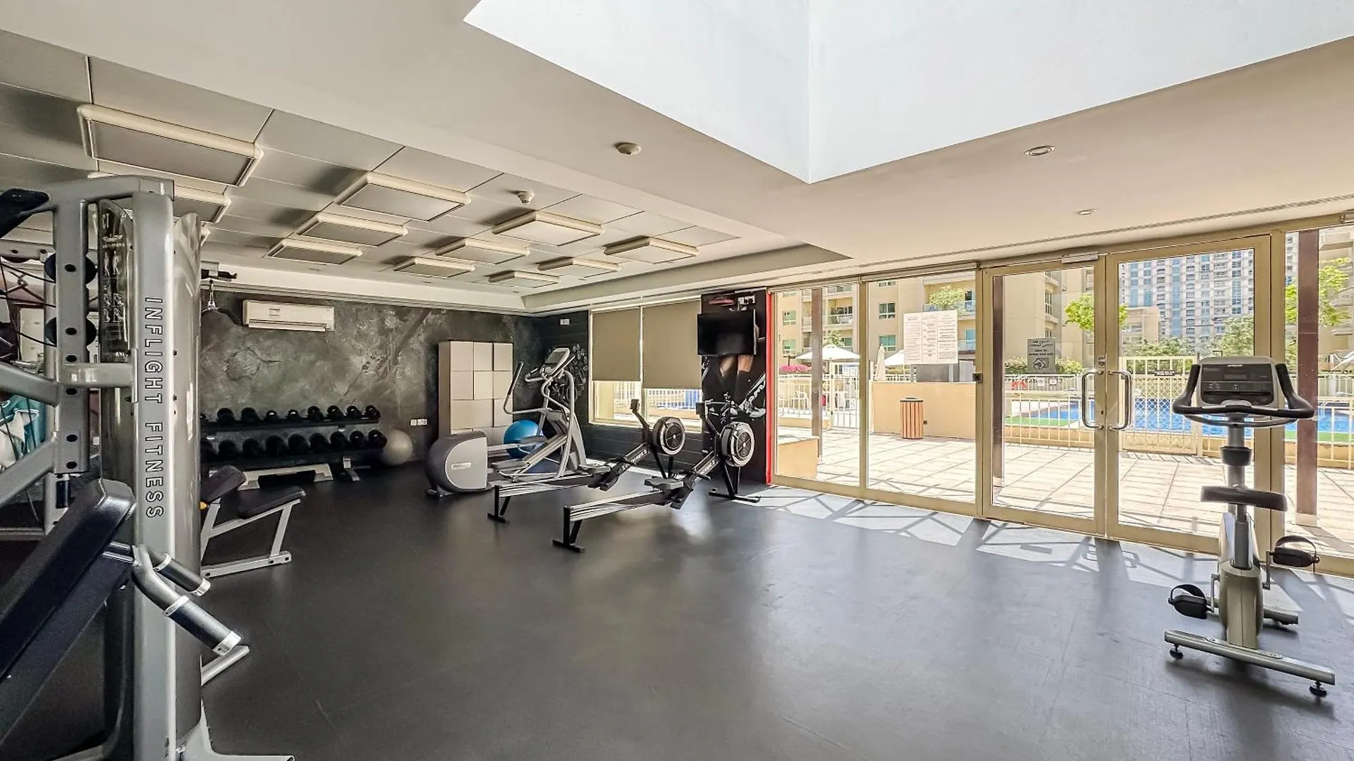 Classy 1 Bedroom In The Greens Courtyard View Dubai Apartment